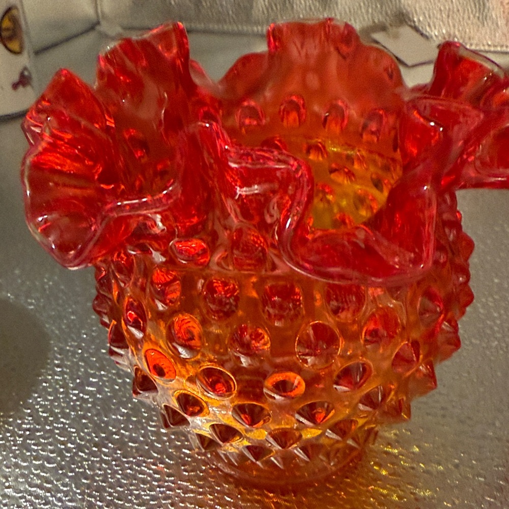 Vintage Fenton Amberina Hobnail Vase with Ruffled Edges - Picture 10 of 11